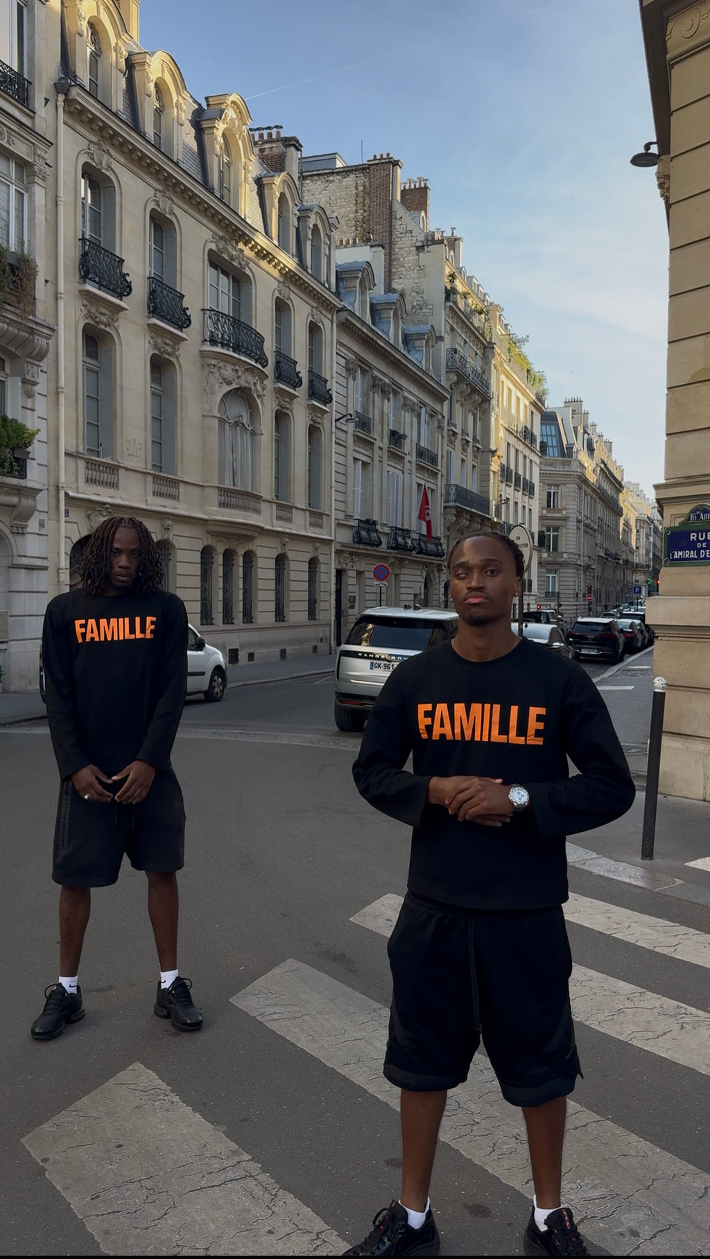 "FAMILY HOME" LONG-SLEEVED T-SHIRT